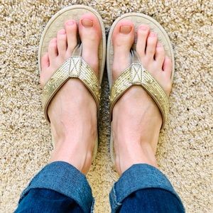 Vionic supportive flip-flops